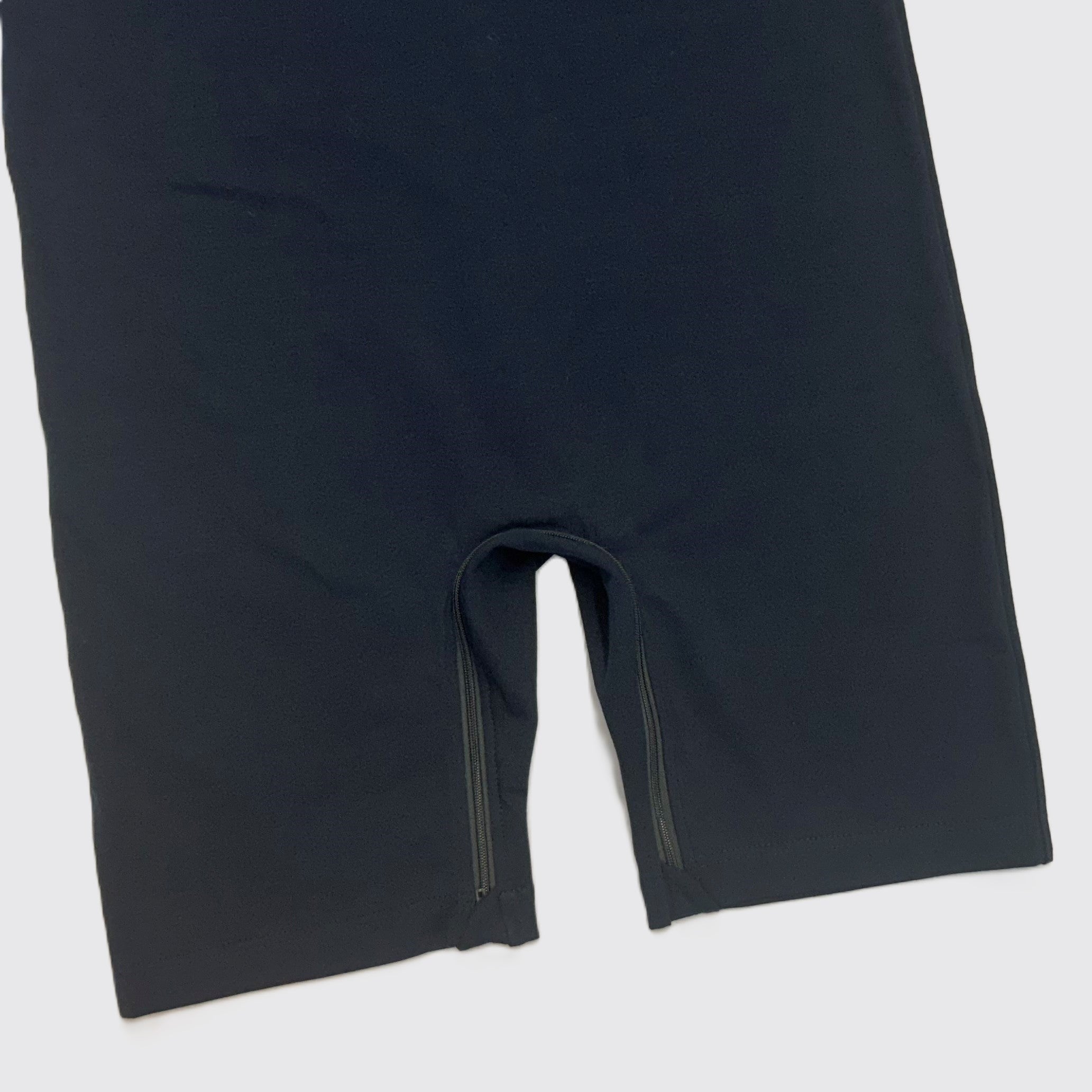 Bodystocking med korte ben og korte ærmer